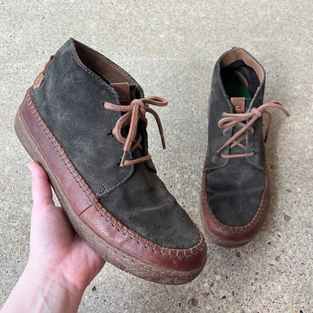Clarks Men Shacre II Run Suede Leather Moc Toe Chukka Boots Olive Brown Size 9.5